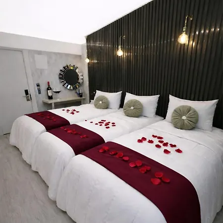 ホテル Zebra Buca